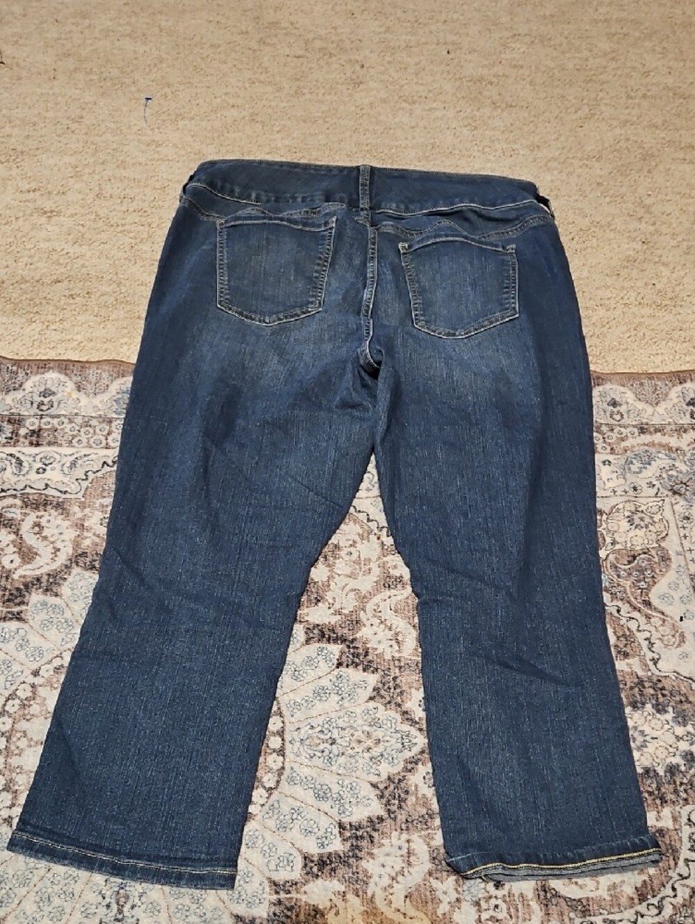 torrid Indigo Capri Jeans - Picture 4 of 7